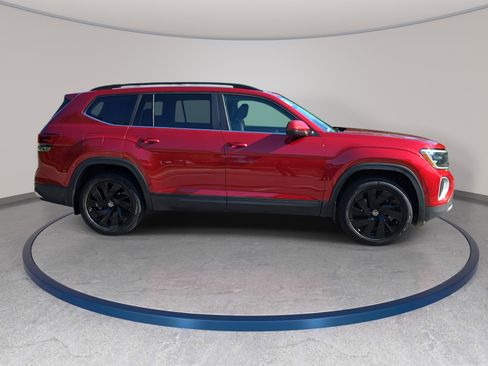 Used 2024 Volkswagen Atlas SE AWD/4WD image 4