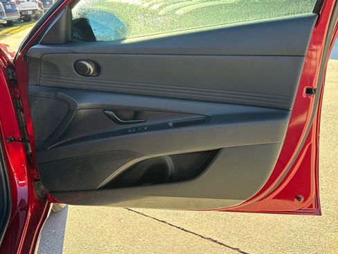 Certified 2025 Hyundai Elantra Sport image 14