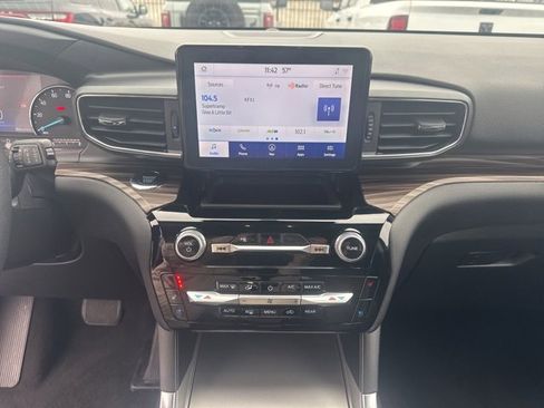 Used 2024 Ford Explorer Limited image 12