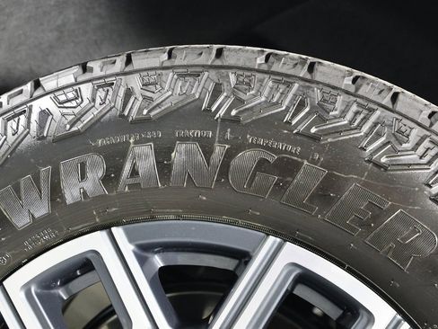 Used 2024 Chevrolet Colorado Z71 w/ Z71 Convenience Package 2 image 42