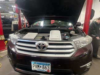 Used 2012 Toyota Highlander Limited w/ Tow Pkg video 2