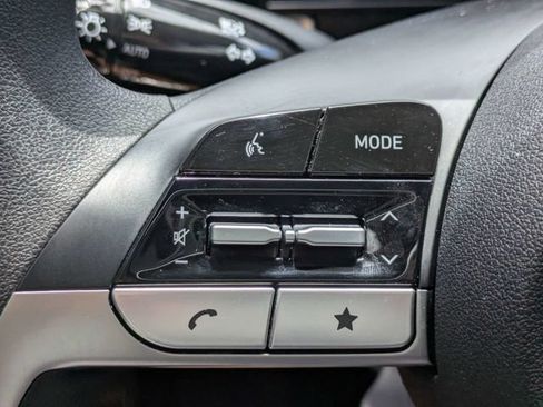 Used 2024 Hyundai Elantra SEL FWD image 22