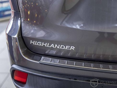 Used 2019 Toyota Highlander XLE image 16