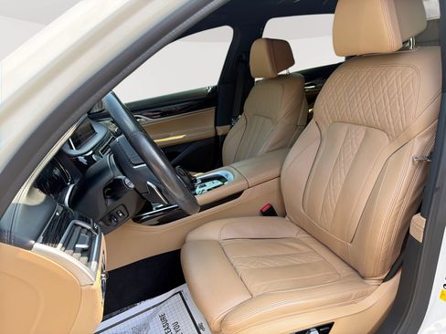 Used 2019 BMW 750i w/ Executive Package RWD image 13