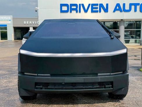 Used 2024 Tesla Cybertruck AWD Crew Cab image 2