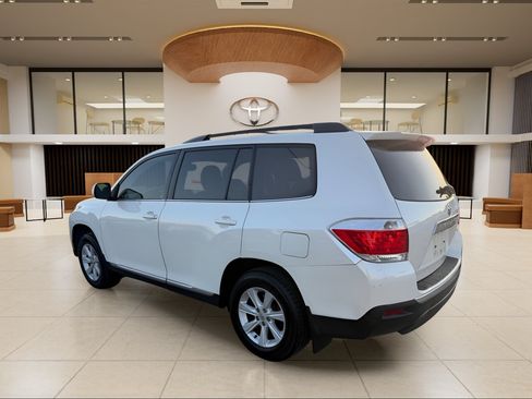 Used 2013 Toyota Highlander Plus FWD image 6