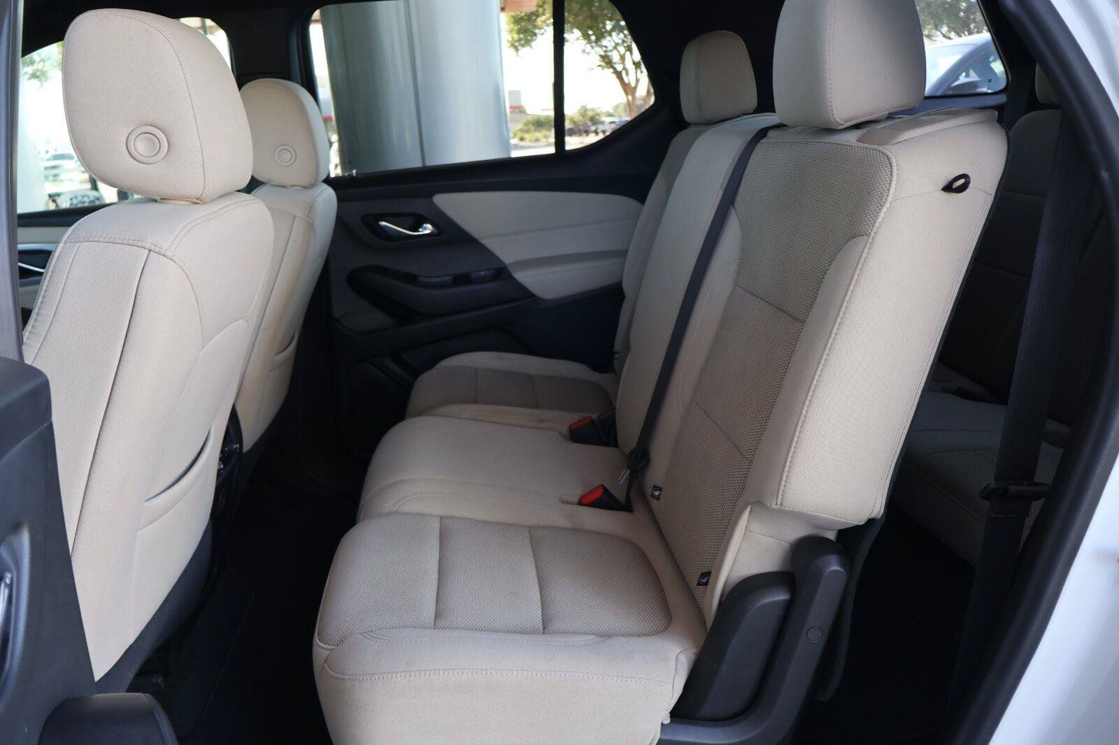 Used 2023 Chevrolet Traverse LS FWD image 12