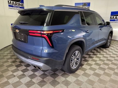 Used 2025 Chevrolet Traverse LT FWD image 16