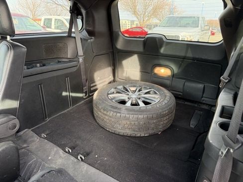 Used 2015 Chrysler Town & Country S image 9