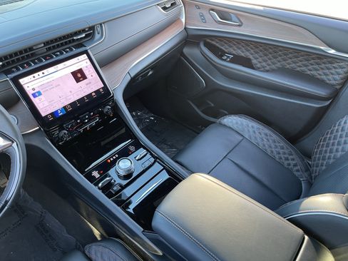 Certified 2025 Jeep Grand Cherokee L Summit w/ Luxury Tech Group V AWD/4WD image 15
