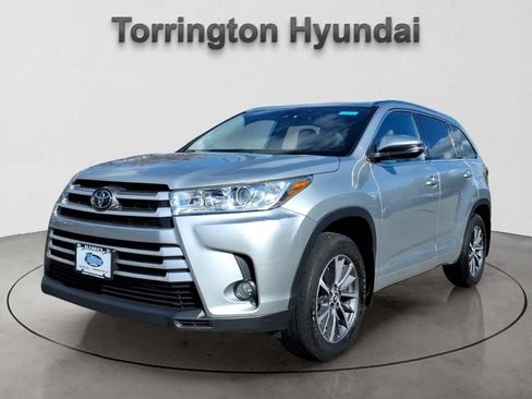 Used 2018 Toyota Highlander XLE AWD/4WD image 1
