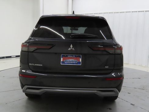 New 2025 Mitsubishi Outlander SE image 4