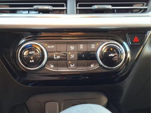Used 2025 Chevrolet Trax LT w/ Driver Confidence Package FWD image 20