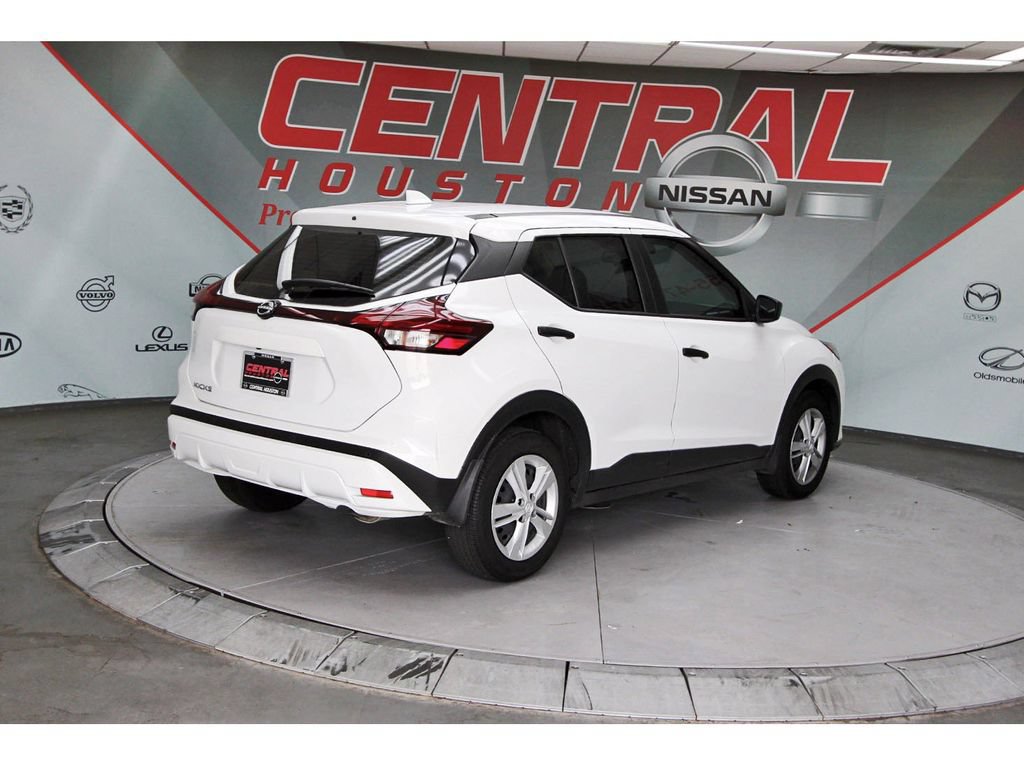 Used 2025 Nissan Kicks Play S FWD image 4