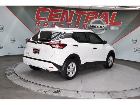 Used 2025 Nissan Kicks Play S FWD image 4