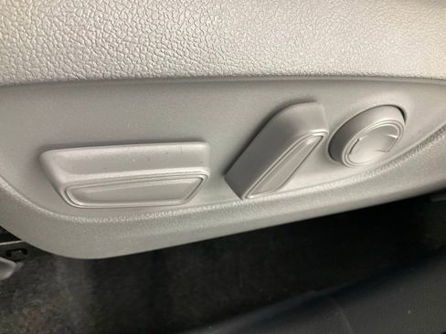 Used 2024 Toyota Highlander XLE image 24