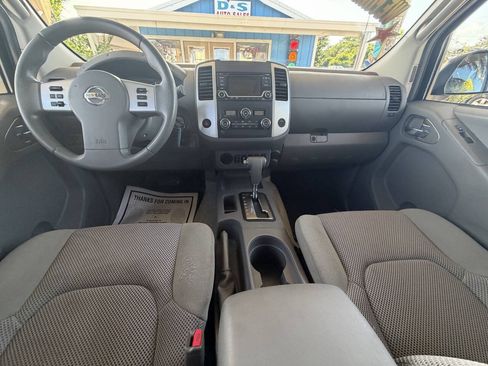 Used 2015 Nissan Frontier SV w/ SV Value Truck Package RWD image 15