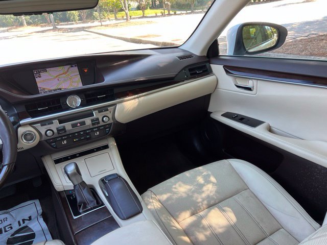 Used 2016 Lexus ES 350 w/ Luxury Package w/Wood Trim FWD image 27