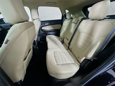 Used 2020 Ford Edge SE image 26