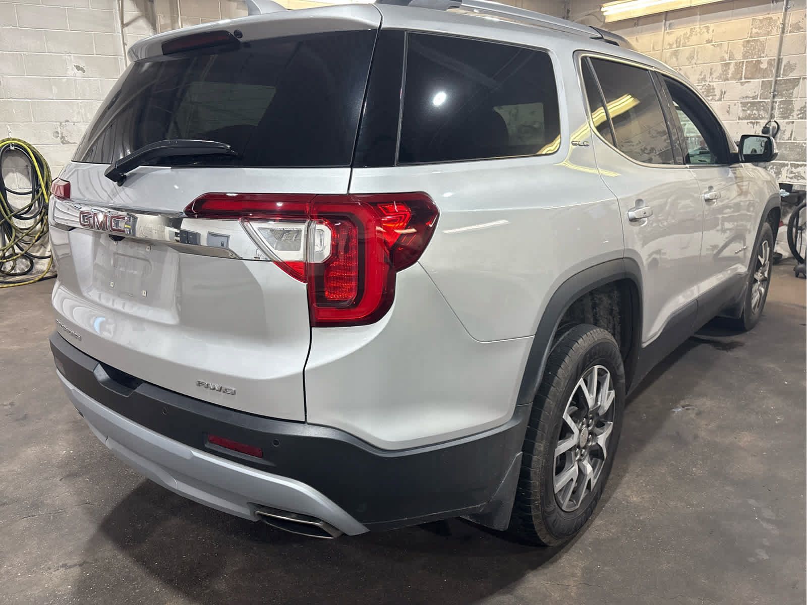 Certified 2020 GMC Acadia SLE w/ Driver Convenience Package AWD/4WD image 4
