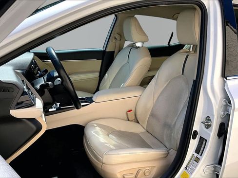 Used 2021 Toyota Camry XLE FWD image 8