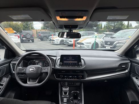 Used 2025 Nissan Rogue SV FWD image 35