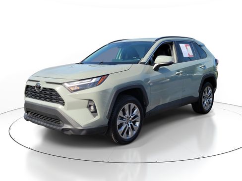 Used 2022 Toyota RAV4 XLE Premium w/ Carpet Mat Package (TMS) AWD/4WD image 2