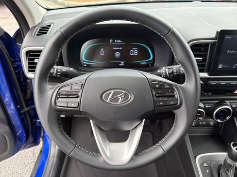 Certified 2025 Hyundai Venue SEL FWD image 23