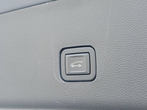 Certified 2023 Chevrolet Traverse RS AWD/4WD image 9