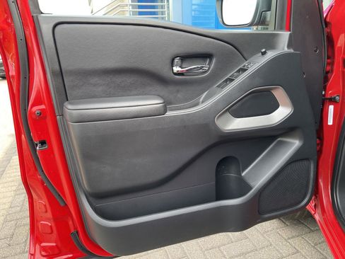 Used 2025 Nissan Frontier SV AWD/4WD image 12