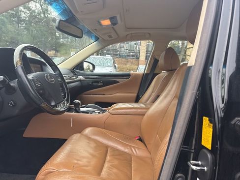 Used 2013 Lexus LS 460 w/ Comfort Pkg image 11