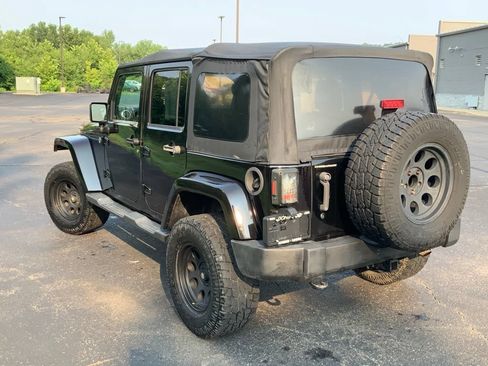 Used 2015 Jeep Wrangler Unlimited Sahara w/ Connectivity Group AWD/4WD image 8