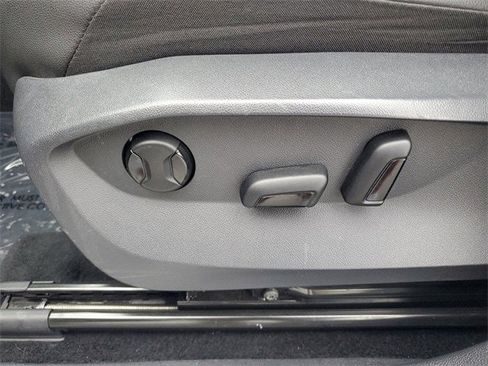 Certified 2022 Volkswagen Tiguan SE R-Line image 20