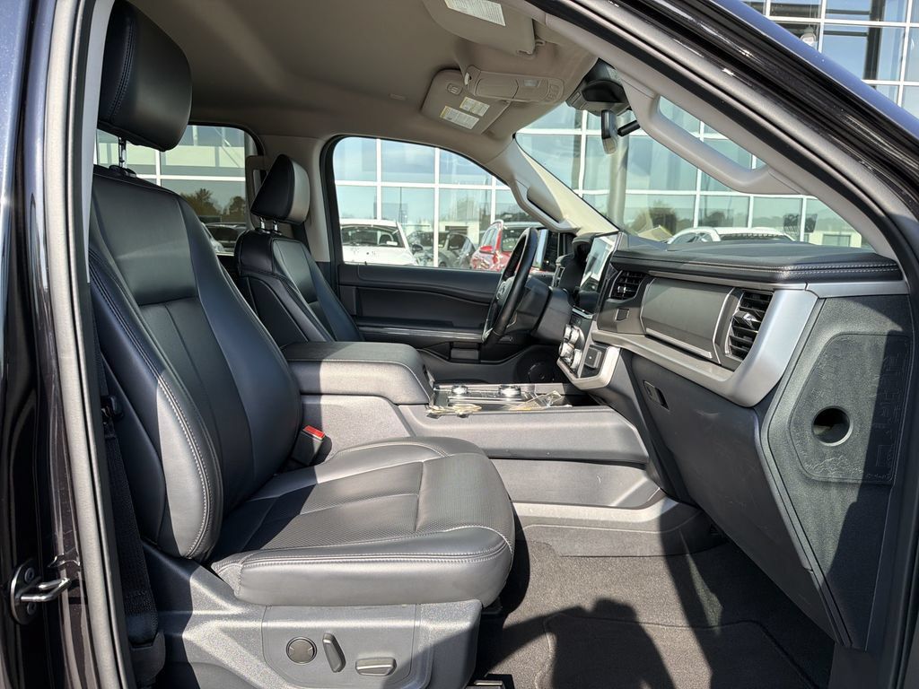 Used 2024 Ford Expedition XLT AWD/4WD image 20