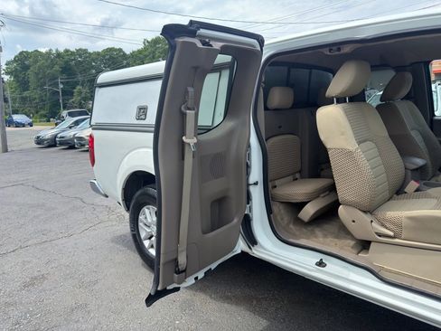 Used 2015 Nissan Frontier SV AWD/4WD image 18