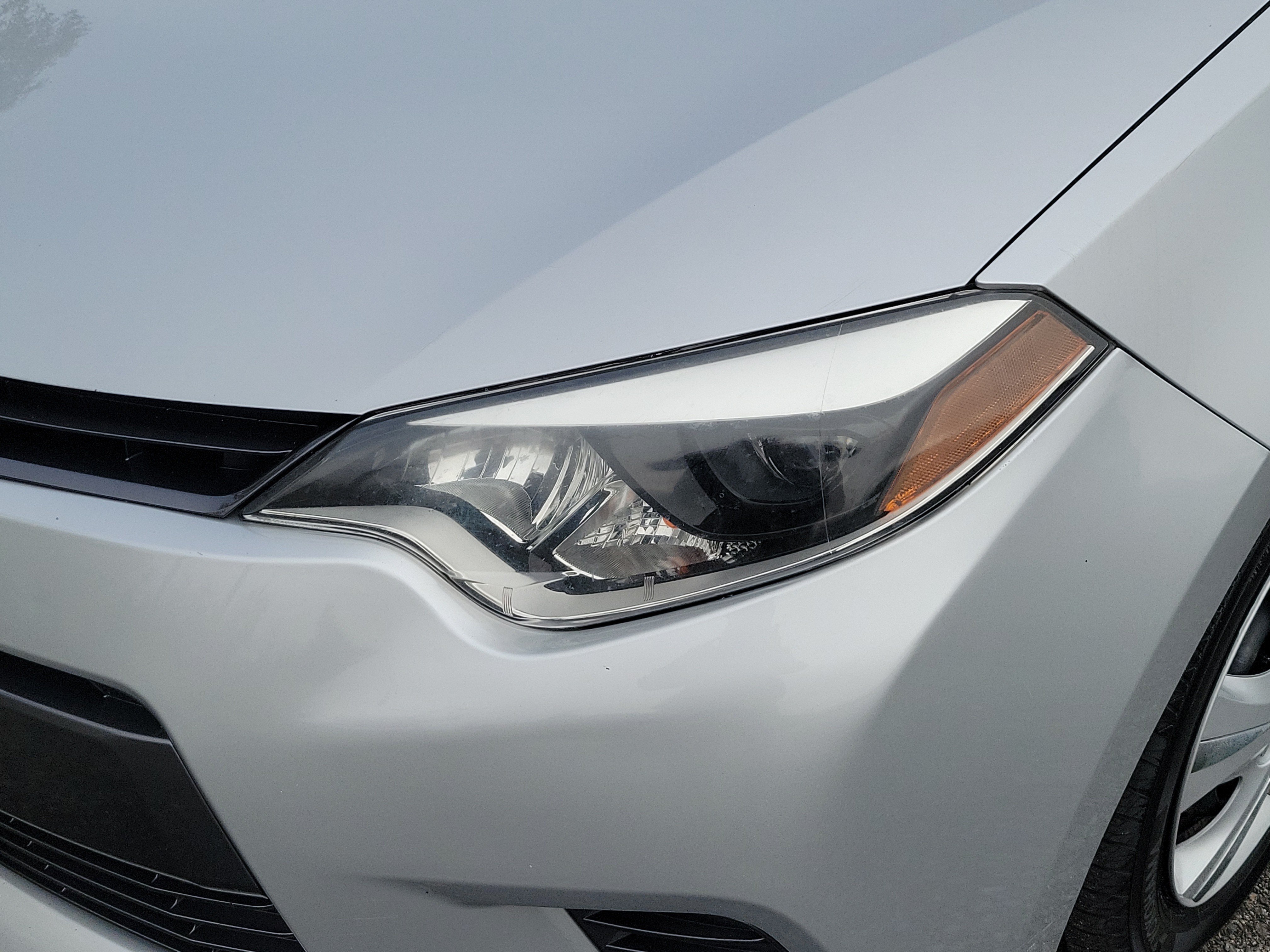 Used 2015 Toyota Corolla LE FWD image 9