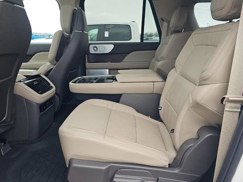 Used 2024 Lincoln Navigator L Reserve image 4