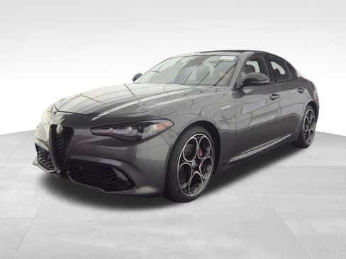 Used 2024 Alfa Romeo Giulia Veloce image 2