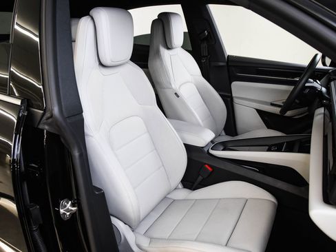 Certified 2025 Porsche Macan Electric image 29