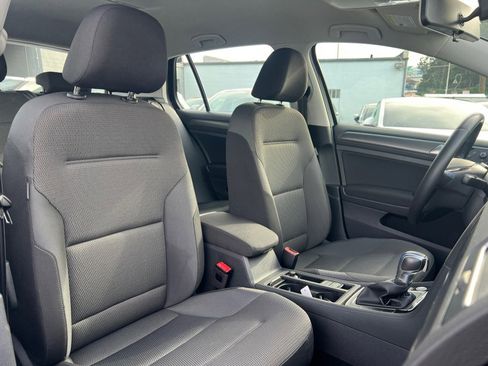 Used 2019 Volkswagen e-Golf SE image 33