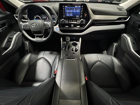 Certified 2022 Toyota Highlander XLE image 27
