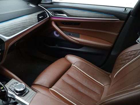 Used 2019 BMW 540i w/ M Sport Package image 26