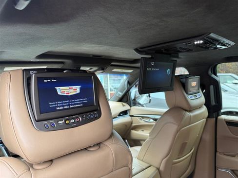 Used 2019 Cadillac Escalade Platinum image 19