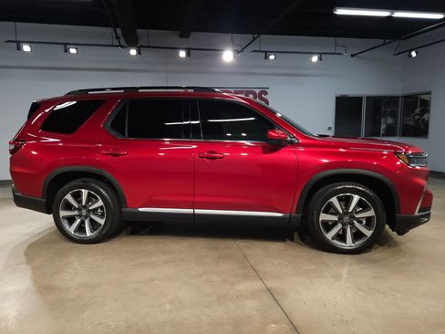 Used 2025 Honda Pilot Touring image 8