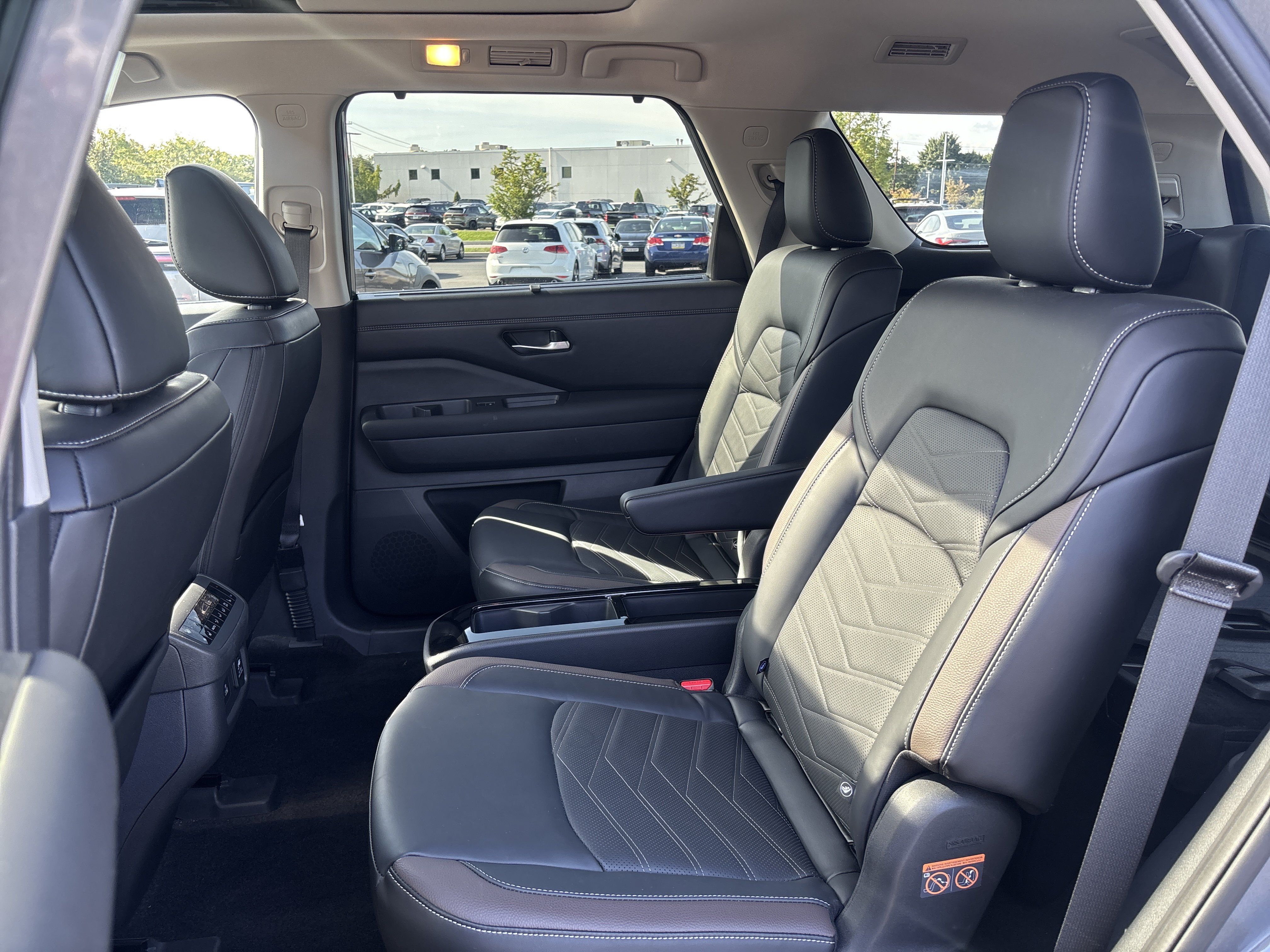 Used 2024 Nissan Pathfinder Platinum AWD/4WD image 40