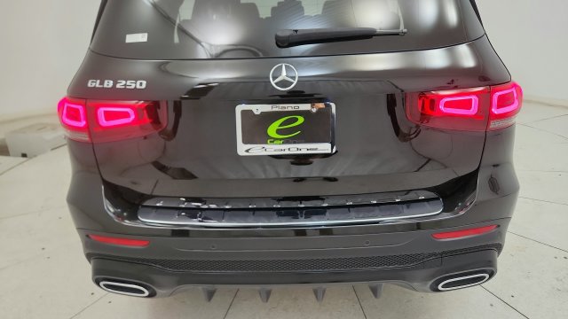 Used 2023 Mercedes-Benz GLB 250 w/ AMG Line image 28