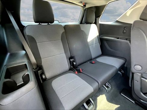 Used 2021 Chevrolet Traverse LT FWD image 28