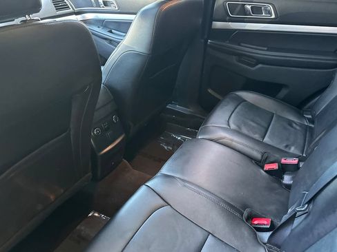 Used 2017 Ford Explorer XLT w/ Equipment Group 202A FWD image 12