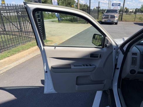 Used 2012 Ford Escape XLT AWD/4WD image 24