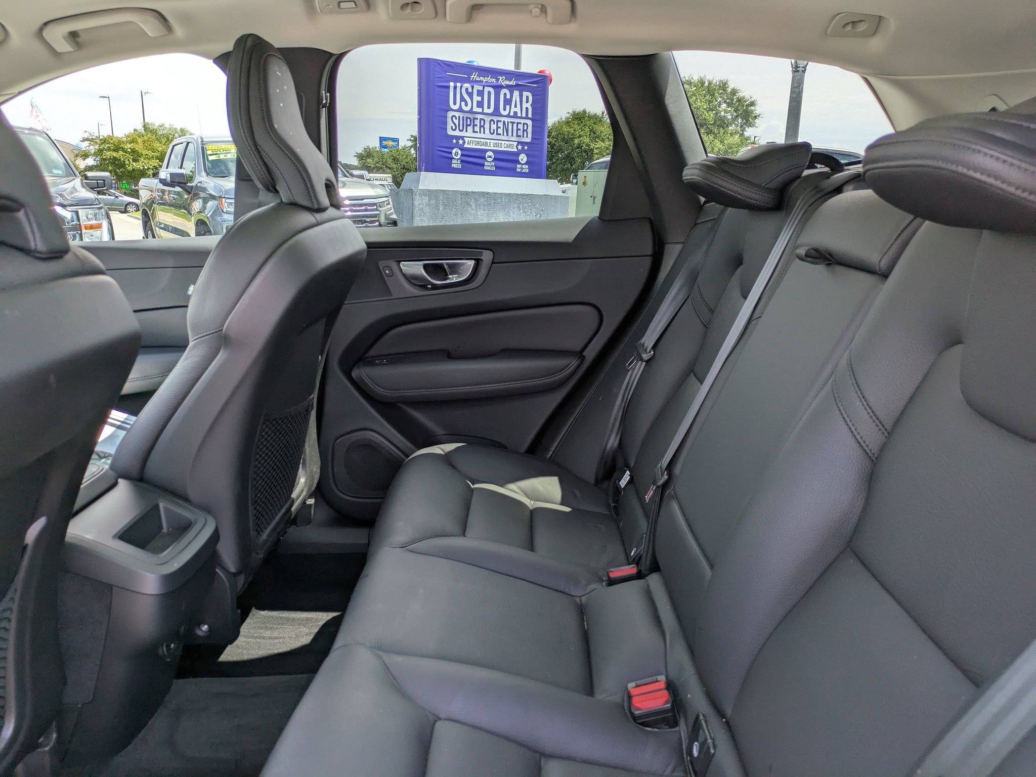 Used 2024 Volvo XC60 B5 Plus AWD/4WD image 15